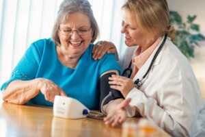 Oakland, CA – How In-Home Caregiving Services Reduce Hospital Readmissions