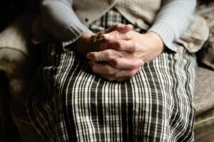 Alameda, CA – Home Caregiver Support for Seniors Living with Cataracts Daily