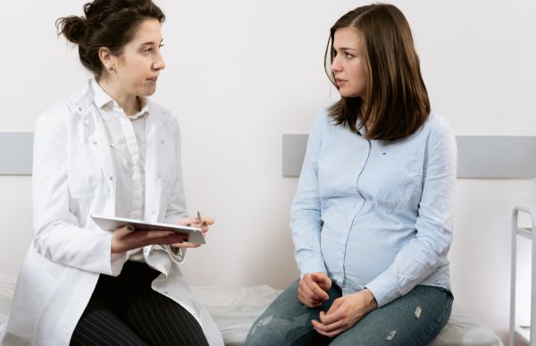 pregnant women with Doctor