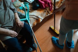 How to Support a Senior After a Hospital Stay: A Family Checklist