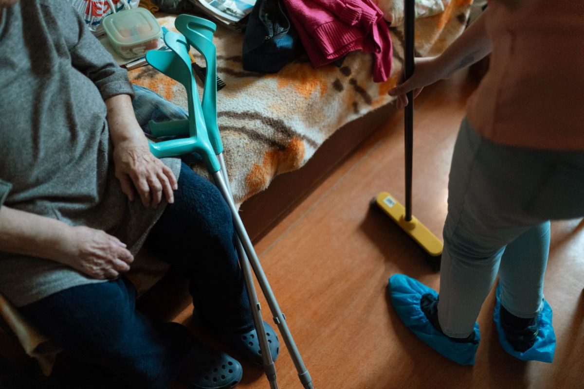 Helping a senior recover at home after a hospital stay