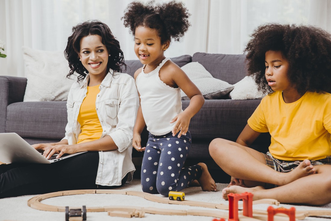 Castro Valley, CA - FAQs About In-Home Respite Support Services for Working Moms - East Bay - Castro Valley, CA | ComForCare - Castro_Valley__CA_-_FAQs_About_In-Home_Respite_Support_Services_for_Working_Moms-min