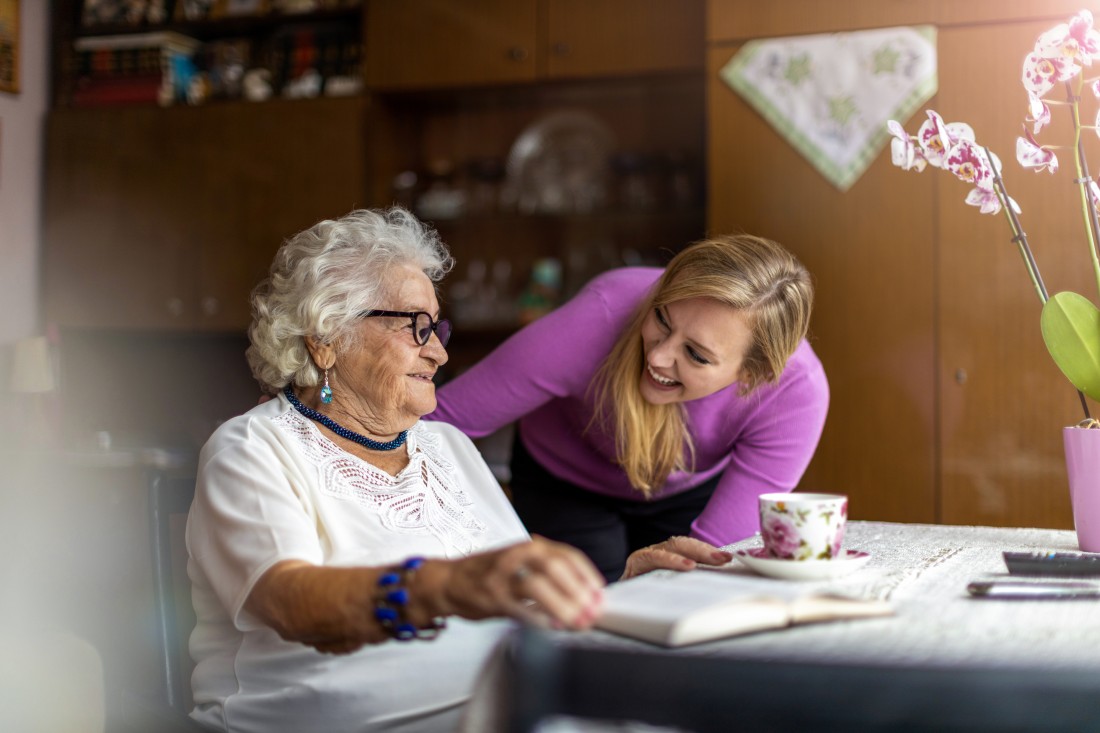 Memory Care - Brooklyn North, NY | ComForCare - AdobeStock_377955192